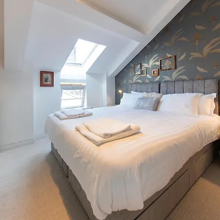 Holidays - Regent Penthouse *